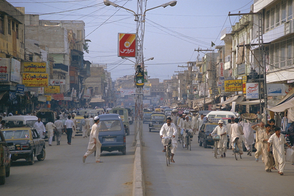 Street scene, Rajah Bazaar, Rawalpindi, Punjab, Pakistan, Asia