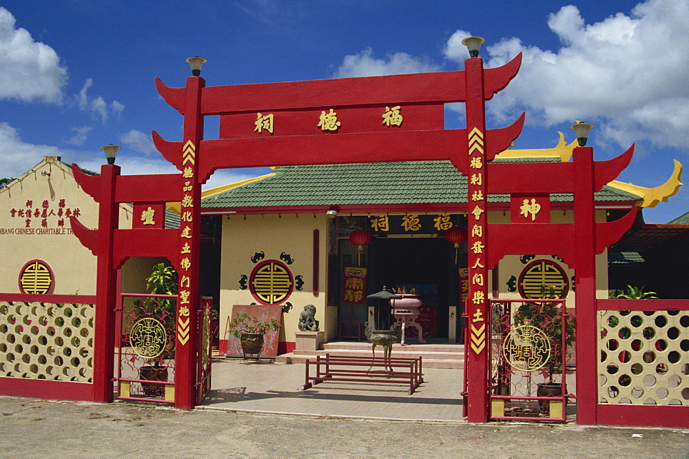 Red gateway to the Chinese Temple at Limbang in Sarawak, on the island of Borneo, Malaysia, Southeast Asia, Asia