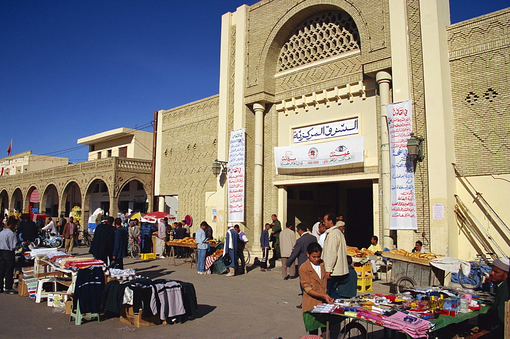 Entrance to market, Place Ibn Chabbat, Tozeur, Tunisia, North Africa, Africa