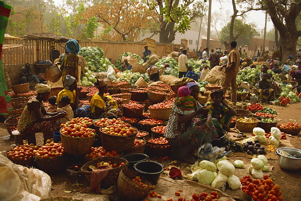 Market scene, Bobo Dioulasso, Burkino Faso, West Africa, Africa