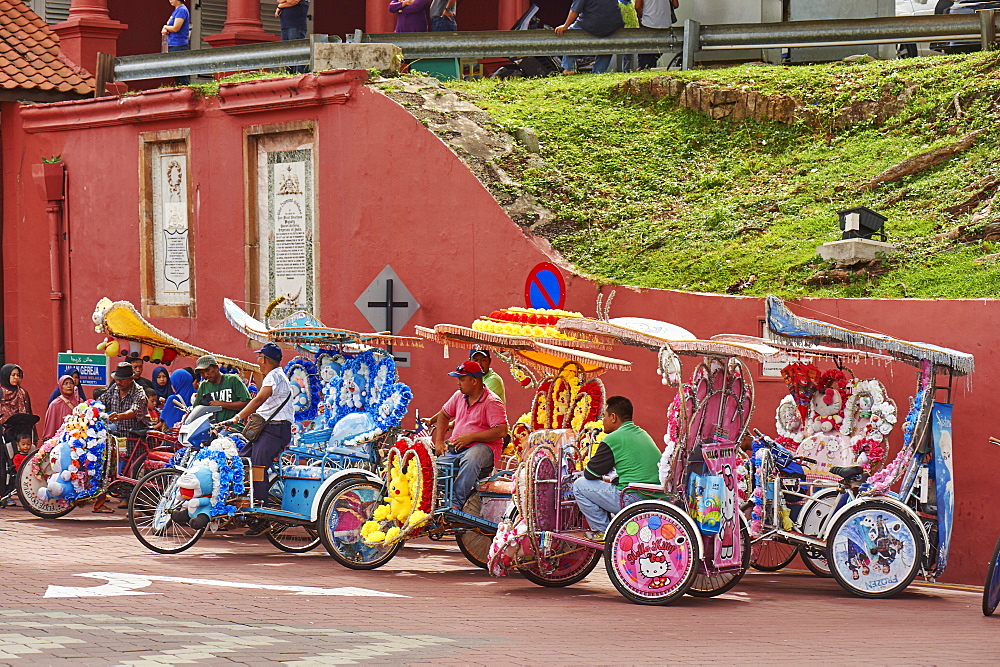 Trishaw drivers waiting for a fare, Malacca City, Malaysia, Southeast Asia, Asia