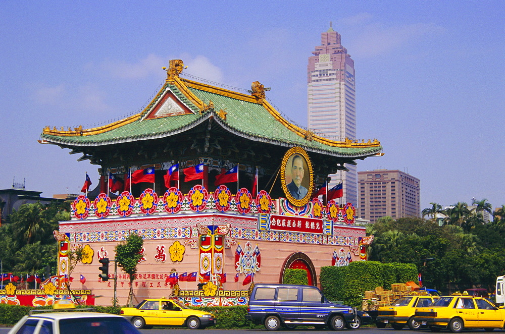 City gate on Chungshan Road, Taipei, Taiwan, Asia