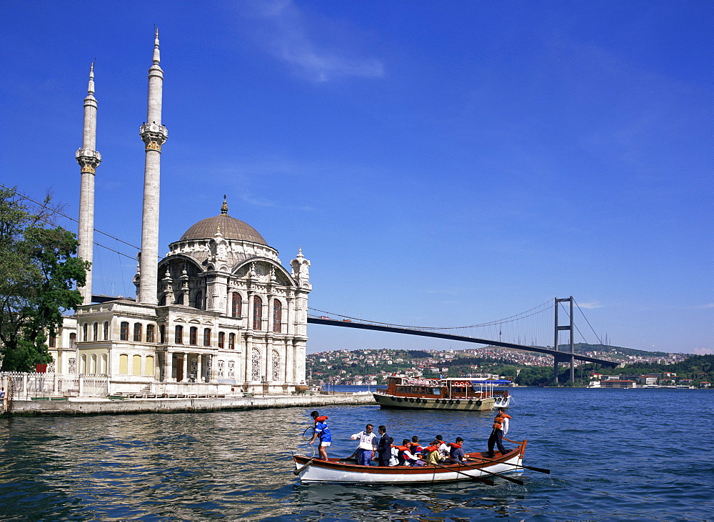 Ortokoye Mosque and Bosphorus, Istanbul, Turkey, Europe, Eurasia