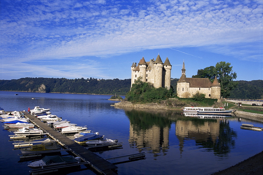 Chateau de Val, River Dordogne, Bort-les-Orgues, Cantal Department, Auvergne, France, Europe