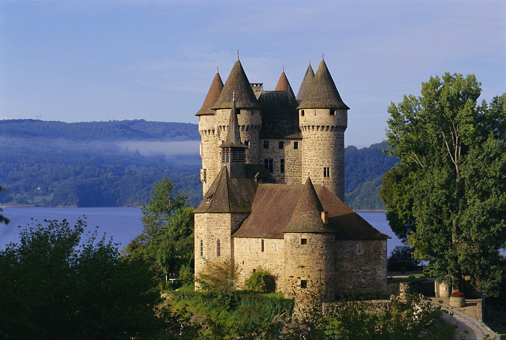 Chateau de Val on the River Dordogne, Bort-les-Orgues, France, Europe