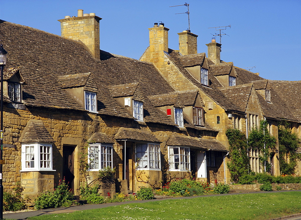 Elizabethan cottages, Broadway, the Cotswolds, Hereford & Worcester, England, UK, Europe