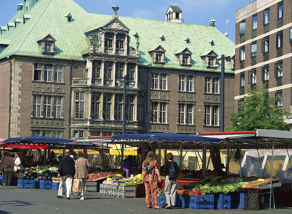 Market in Marktplaz, Bremen, Germany, Europe