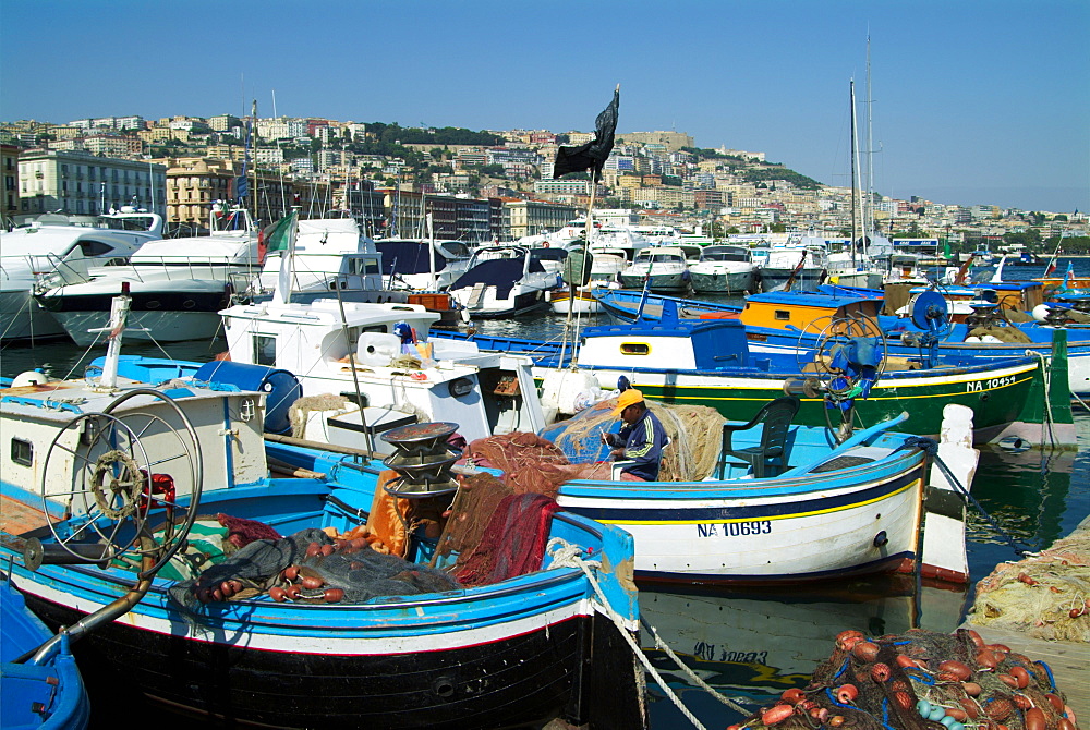 Italy, Campania, Naples, view of citywith fishing boats of Mergellina in foreground