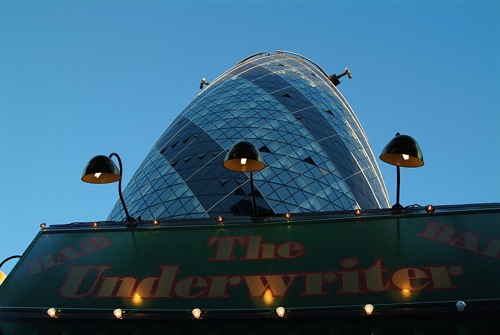 UK, London, Swiss-Re Tower aka Gherkin