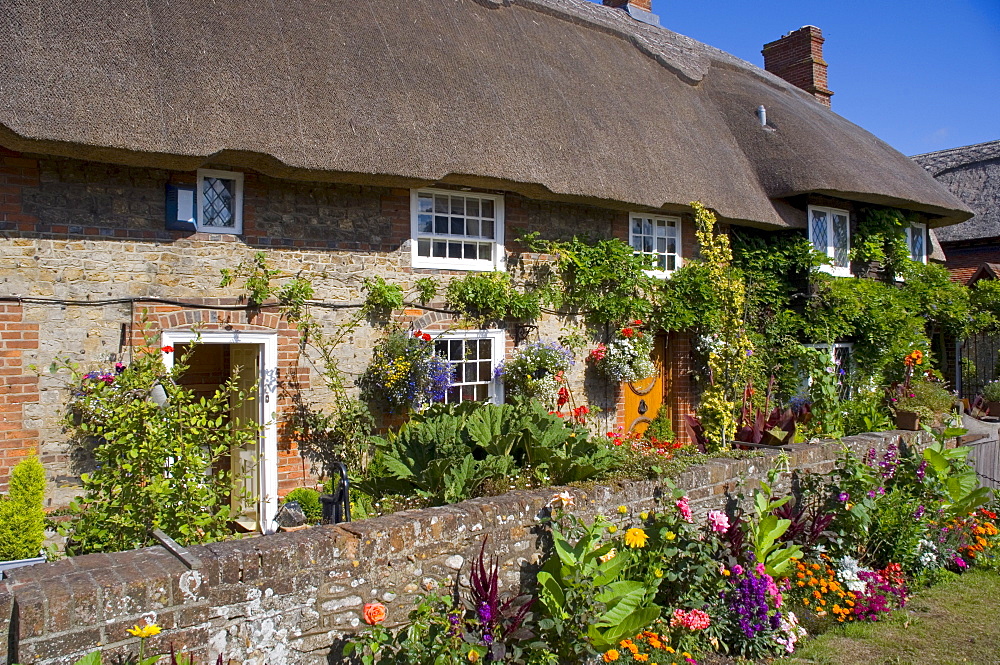 Thatched cottage, Selsey, Sussex, England, United Kingdom, Europe