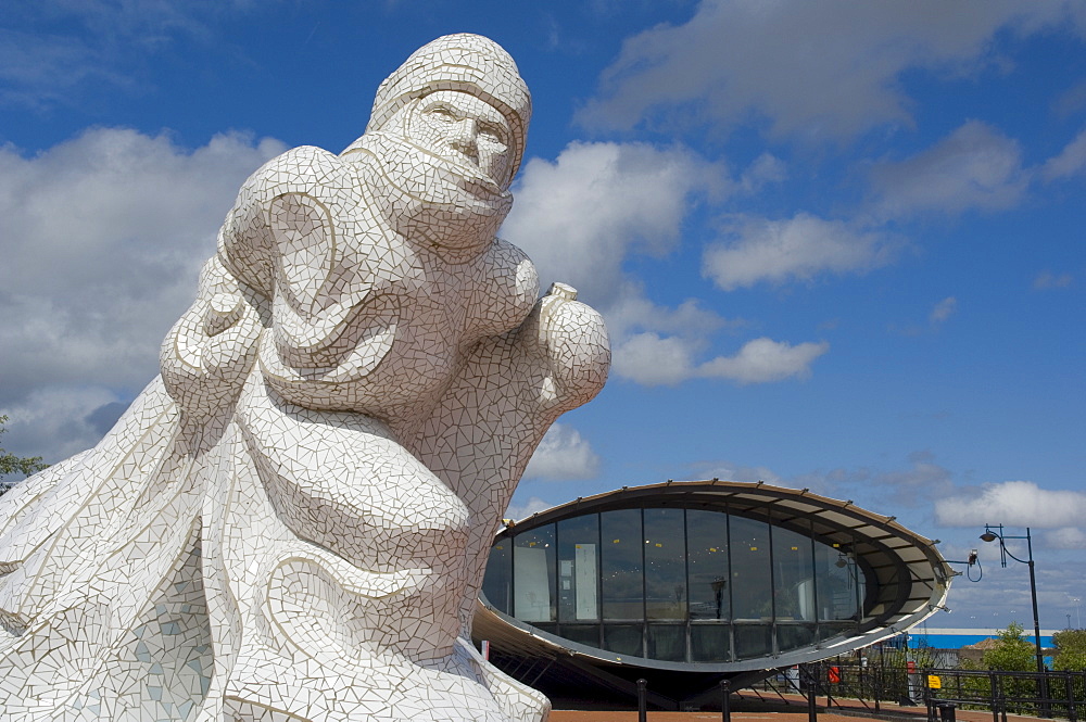 Captain Scott memorial statue, Cardiff Bay, Cardiff, Wales (Cymru), United Kingdom, Europe