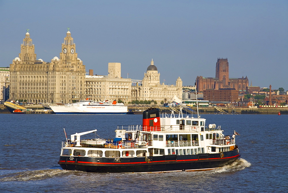 River Mersey ferry and the Three Graces, Liverpool, Merseyside, England, United Kingdom, Europe