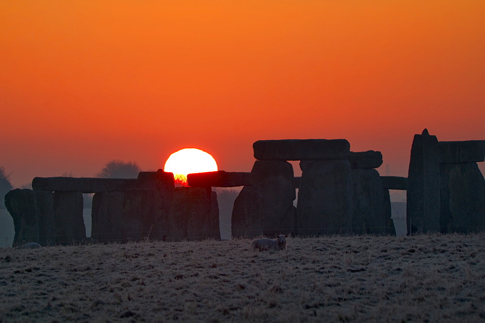 Stonehenge, UNESCO World Heritage Site, at sunrise, Wiltshire, England, United Kingdom, Europe