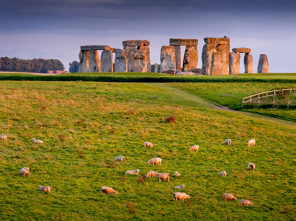 Stonehenge, UNESCO World Heritage Site, Salisbury Plain, Wiltshire, England, United Kingdom, Europe