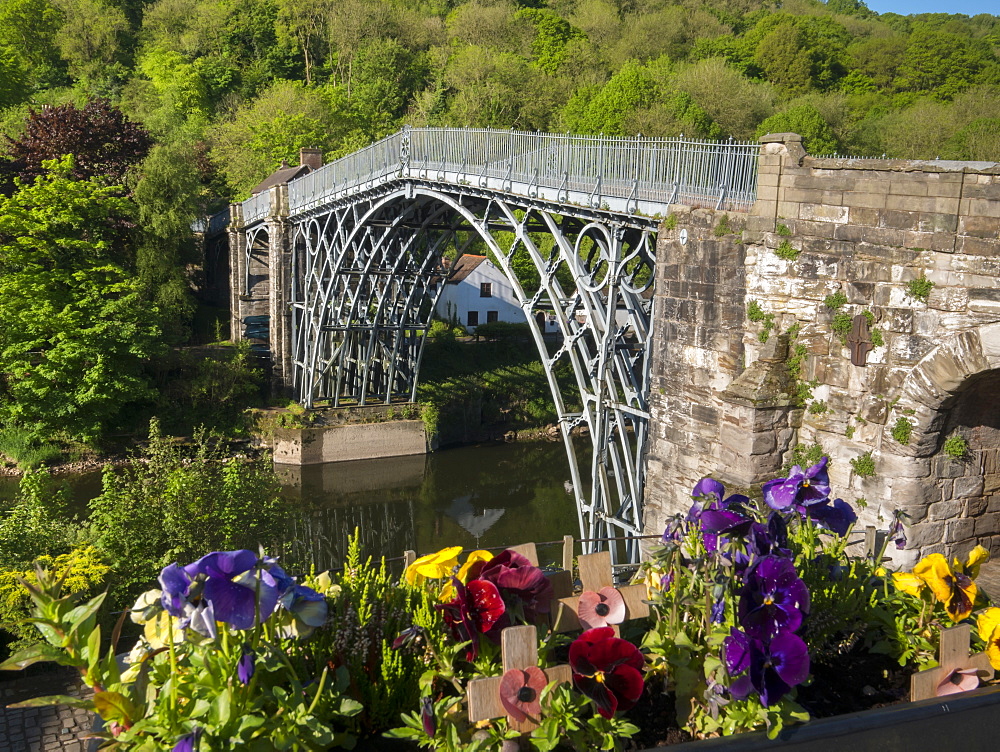 Historic Iron Bridge by Abraham Darby III, Ironbridge, UNESCO World Heritage Site, Shropshire, England, United Kingdom, Europe