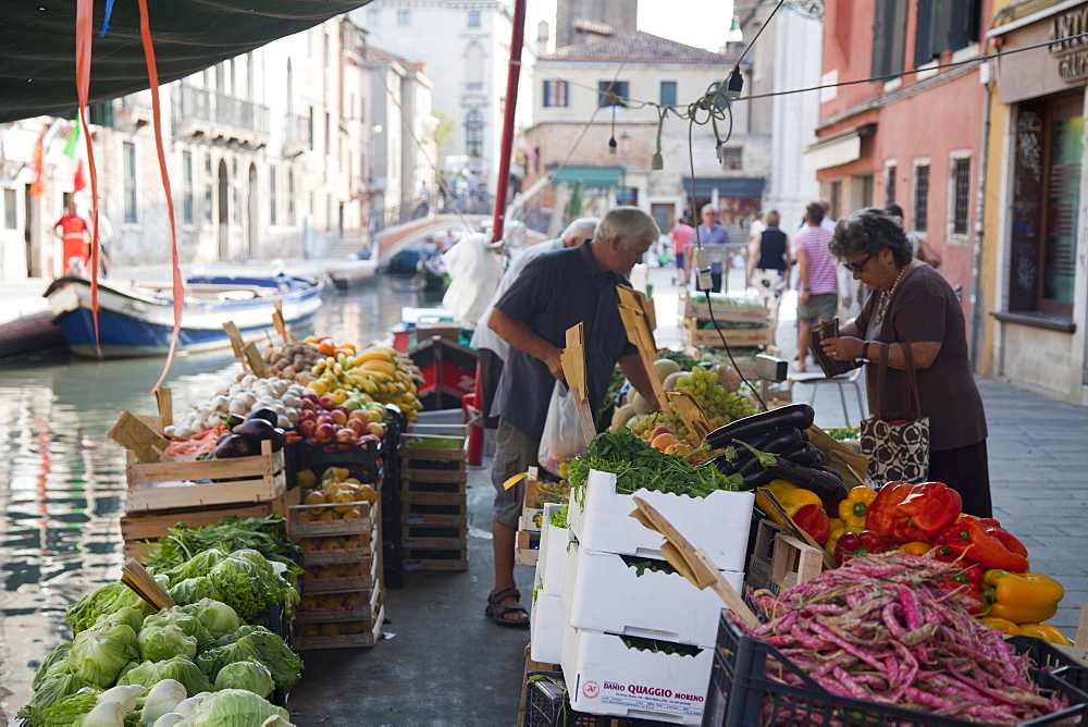 Floating market, Rio San Barnaba, Venice, UNESCO World Heritage Site, Veneto, Italy, Europe