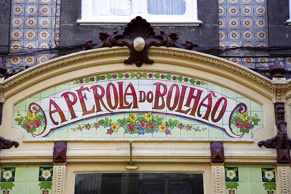 A Perola Do Bolhao, Art Nouveau cafe and delicatessen, Oporto, Portugal, Europe