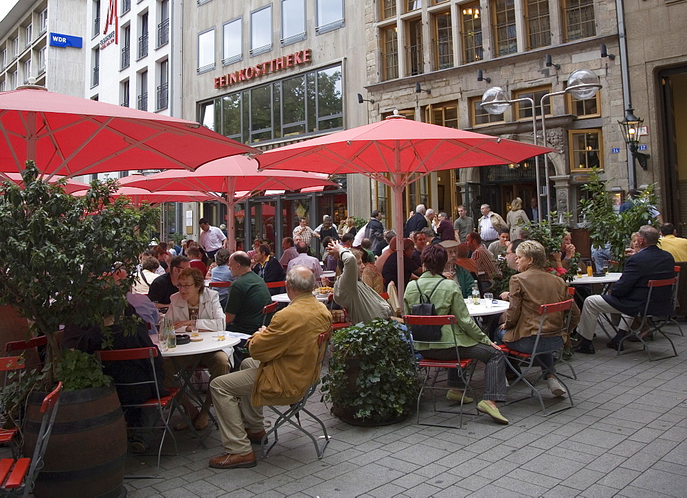 Street cafe, Dom (cathedral district), central Cologne, Germany, Europe