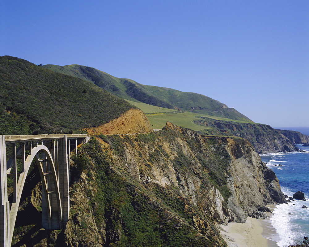 The coast and Bixby Bridge on the Pacific Highway, Route 1, California, USA