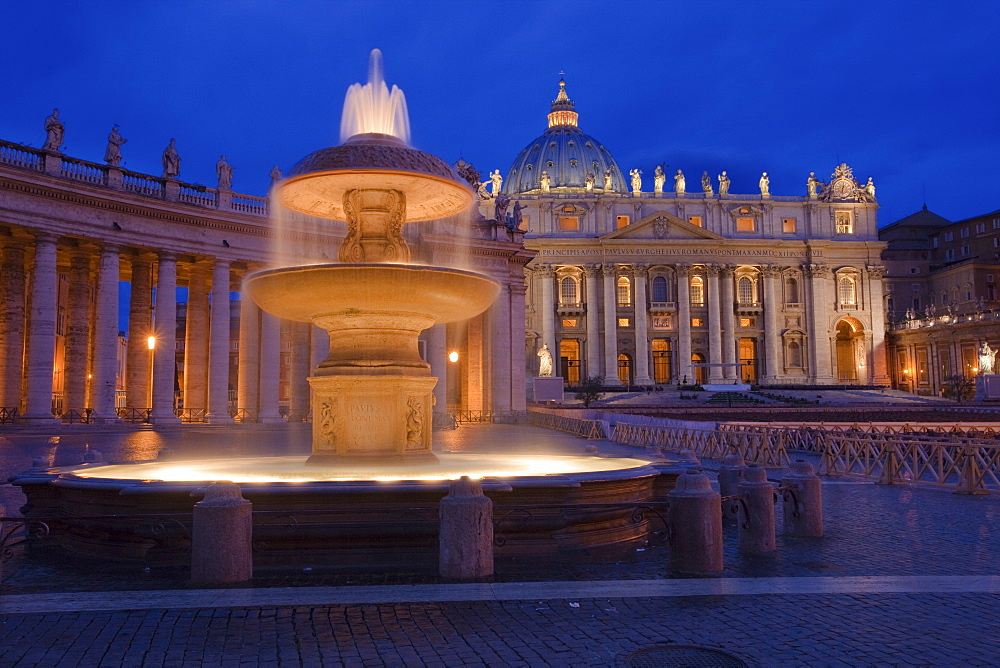 Fountain, St. Peter's Square, Vatican, UNESCO World Heritage Site, Rome, Lazio, Italy, Europe