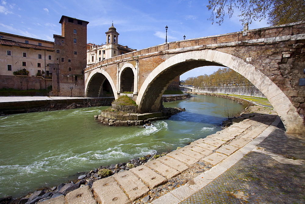 Ponte Fabricio over the River Tiber, Isola Tiberina, Rome, Lazio, Italy, Europe