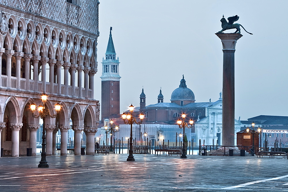 Early morning in St. Marks Square, Venice, UNESCO World Heritage Site, Veneto, Italy, Europe