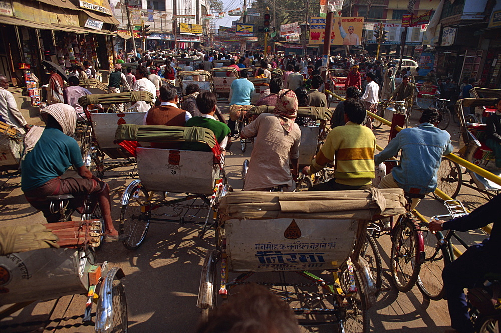 Crowded street scene with rickshaws and bicycles, Varanasi, Uttar Pradesh, India, Asia