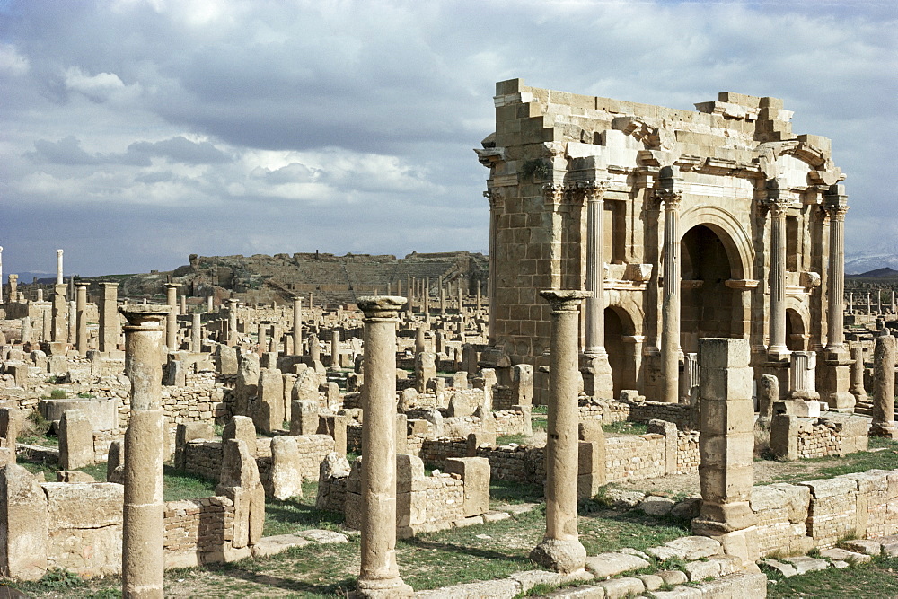 West Gate, Roman site of Timgad, UNESCO World Heritage Site, Algeria, North Africa, Africa