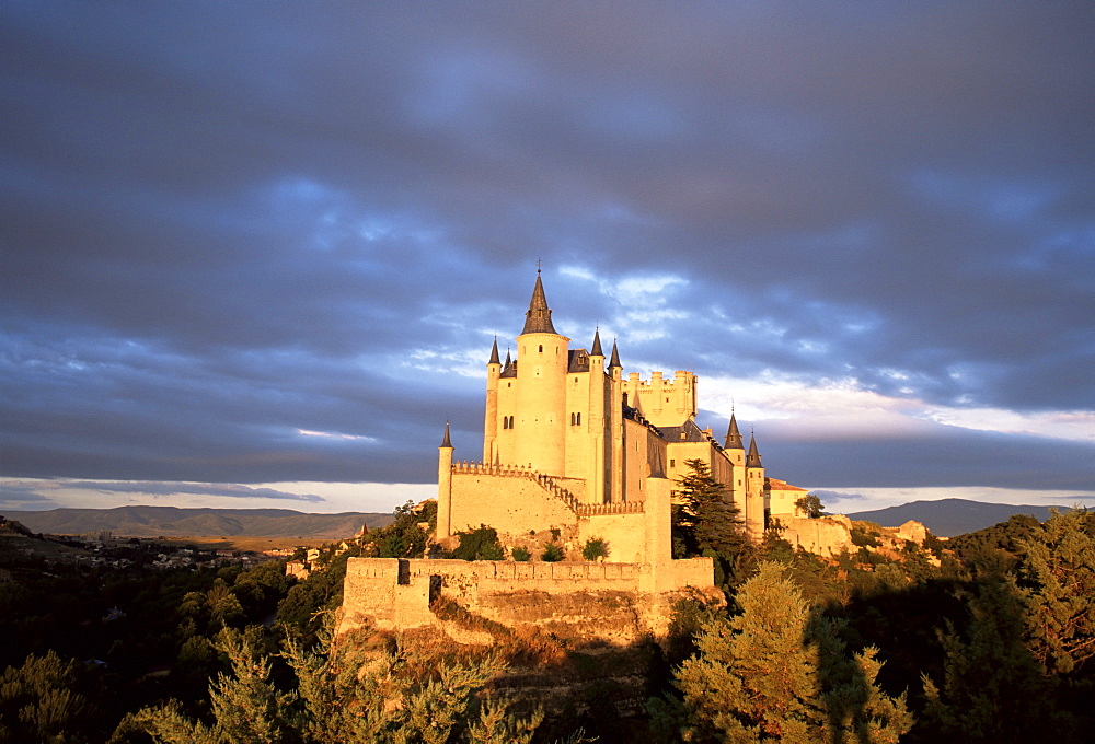 The Alcazar at sunset, Segovia, Castilla y Leon, Spain, Europe