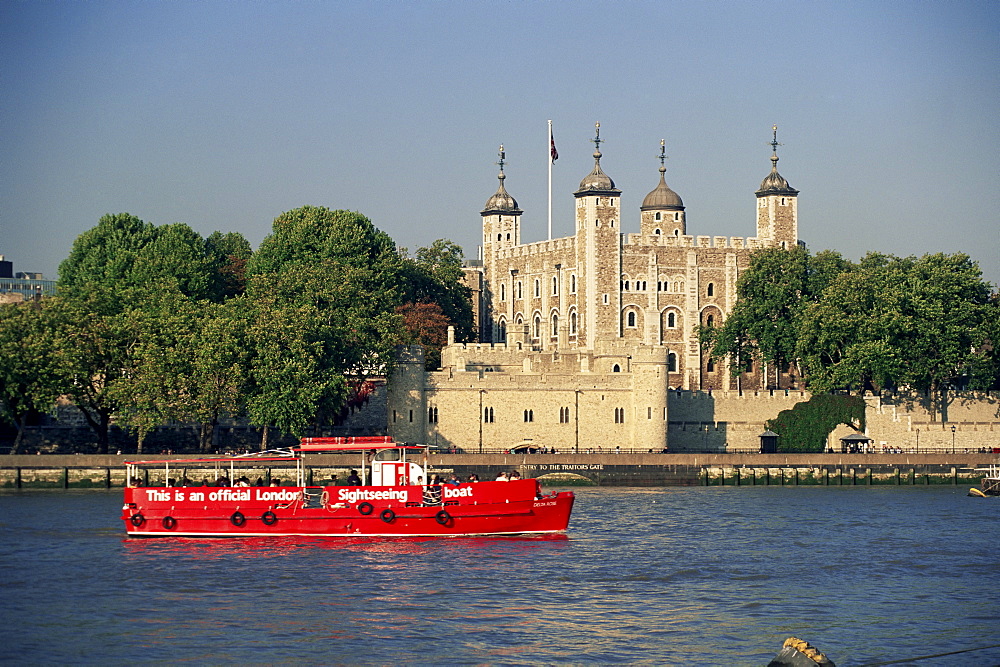 Sightseeing boat on the River Thames, and the Tower of London, UNESCO World Heritage Site, London, England, United Kingdom, Europe