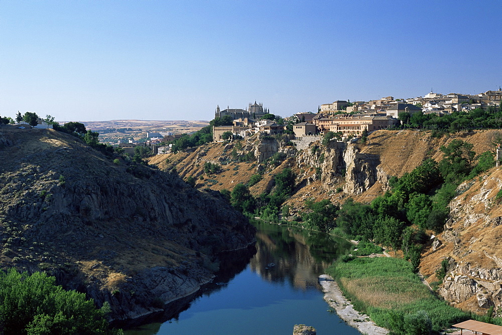 View to west along Tagus Gorge, Toleldo, Castile La Mancha, Spain, Europe