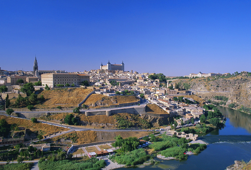 Panorama of the city across the Rio Tajo (River Tagus), Toledo, Castilla-La Mancha, Spain, Europe