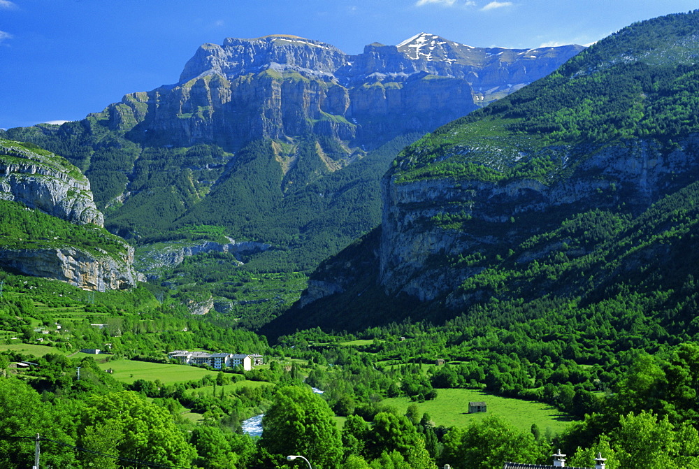 Torla, the verdant Ara valley and Mondarruego, Huesca,  Aragonese Pyrenees, Aragon, Spain, Europe