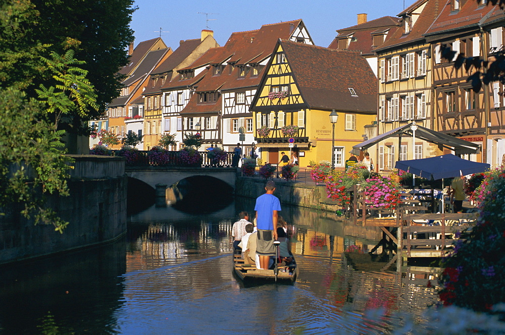 Sightseeing in Petite Venise, Colmar, Haut-Rhin, Alsace, France, Europe