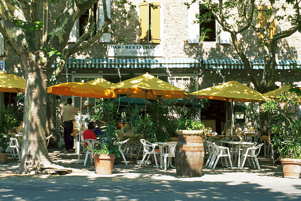 Pavement cafe, Lagrasse, Aude, Languedoc-Roussillon, France, Europe