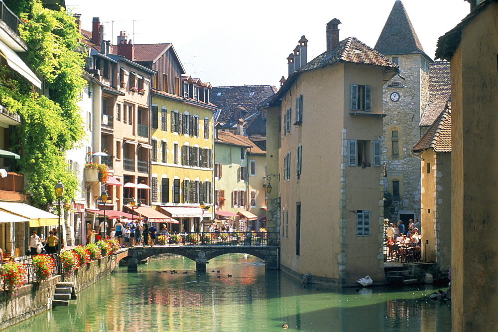 Footbridge over the Thiou River, Annecy, Haute-Savoie, Rhone-Alpes, France, Europe