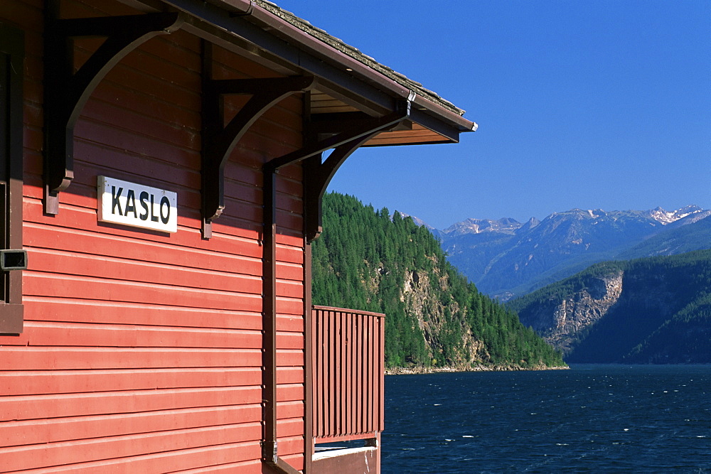 Wooden cabin on the shore of Kootenay Lake, Kaslo, British Columbia, Canada, North America