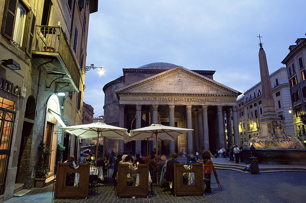 Restaurant and the Pantheon illuminated at dusk, Piazza della Rotonda, Rome, Lazio, Italy, Europe