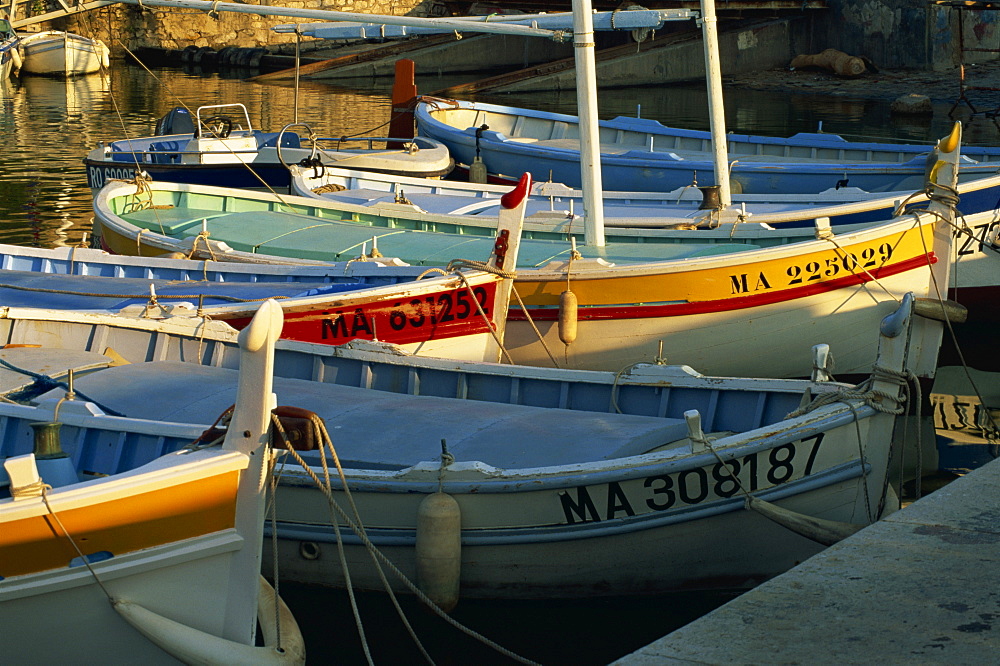 Fishing boats in harbour in the evening, Cassis, Bouches-du-Rhone, Cote d'Azur, Provence, France, Mediterranean, Europe