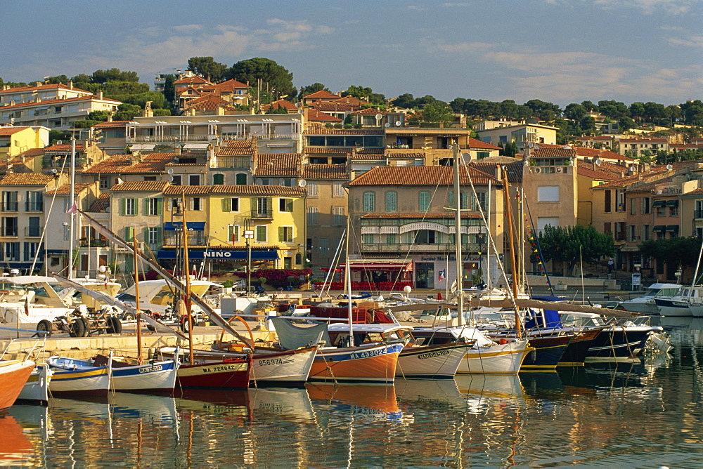 Harbour in the early morning, Cassis, Bouches-du-Rhone, Cote d'Azur, Provence, France, Mediterranean, Europe