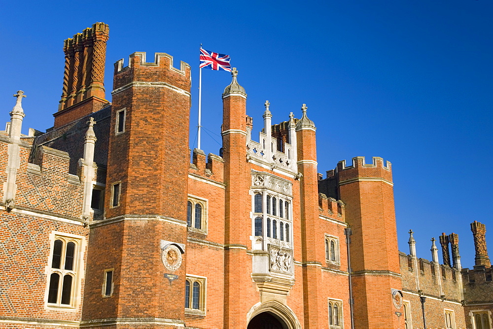 The great gatehouse and west front, Hampton Court Palace, Borough of Richmond upon Thames, Greater London, England, United Kingdom, Europe