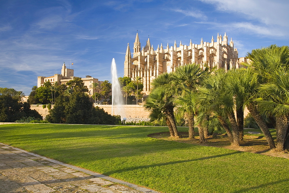 View from Parc de la Mar to the Almudaina Palace and cathedral, Palma de Mallorca, Mallorca, Balearic Islands, Spain, Europe