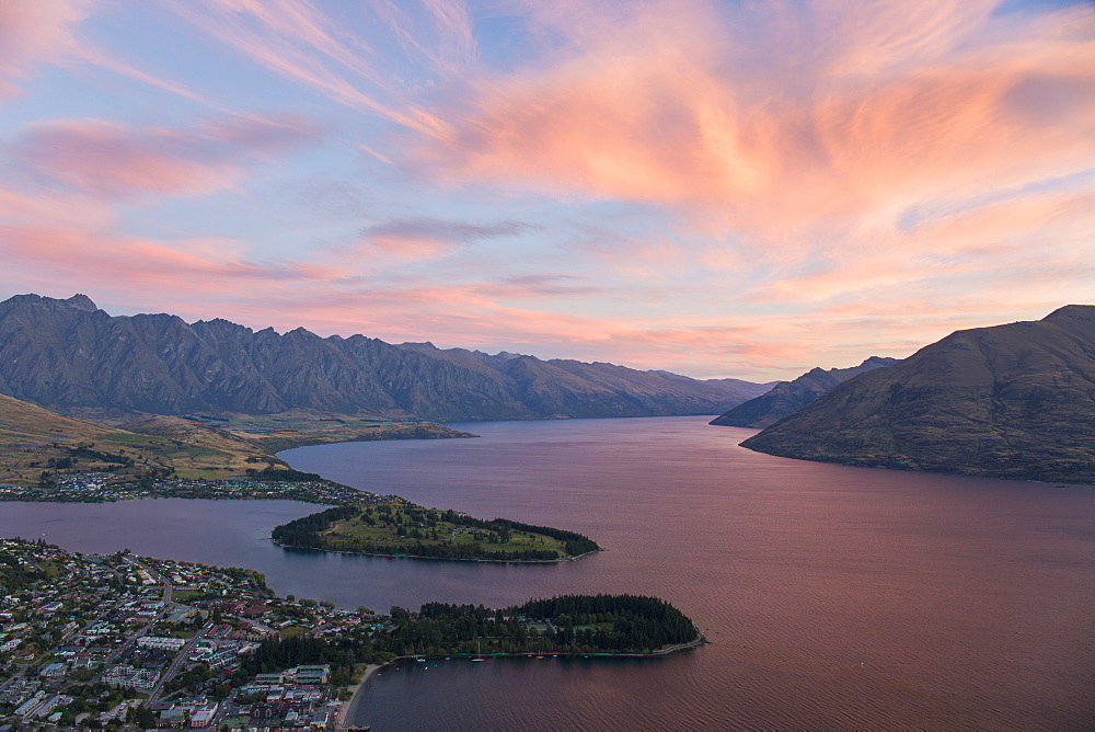 Pink clouds over Lake Wakatipu and the Remarkables, dusk, Queenstown, Queenstown-Lakes district, Otago, South Island, New Zealand, Pacific