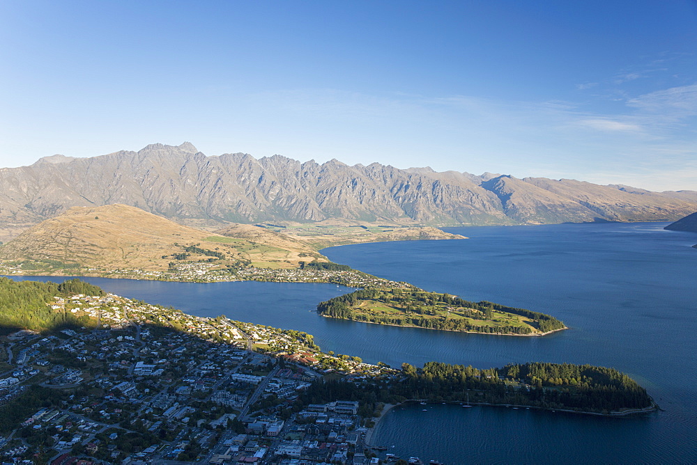 View over Lake Wakatipu to the Remarkables, sunset, Queenstown, Queenstown-Lakes district, Otago, South Island, New Zealand, Pacific