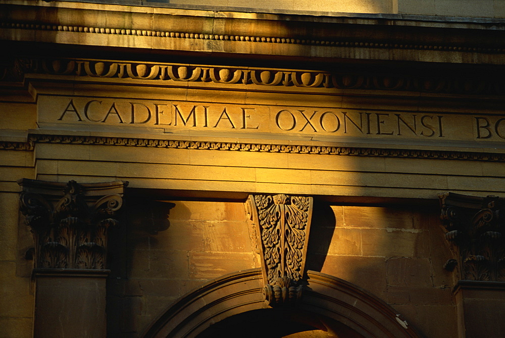 Evening light on inscription on Sheldonian Theatre, Oxford, Oxfordshire, England, United Kingdom, Europe