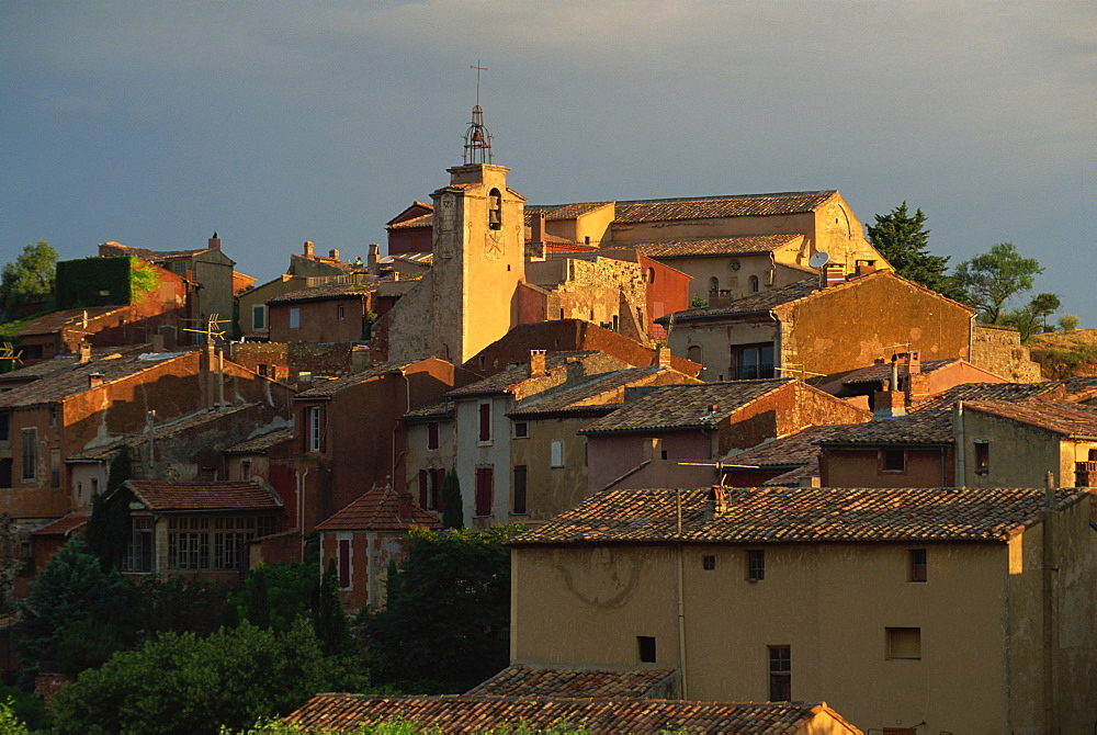 The village of Roussillon at dawn, Vaucluse, Provence, France, Europe