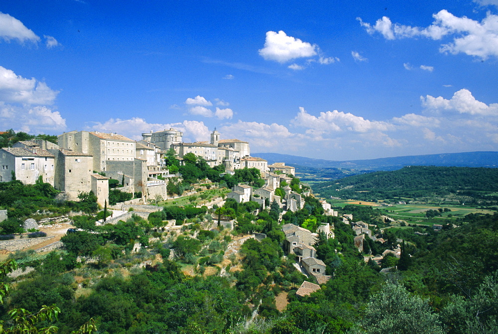 Village of Gordes, perched above the Luberon countryside, Vaucluse, Provence, France, Europe