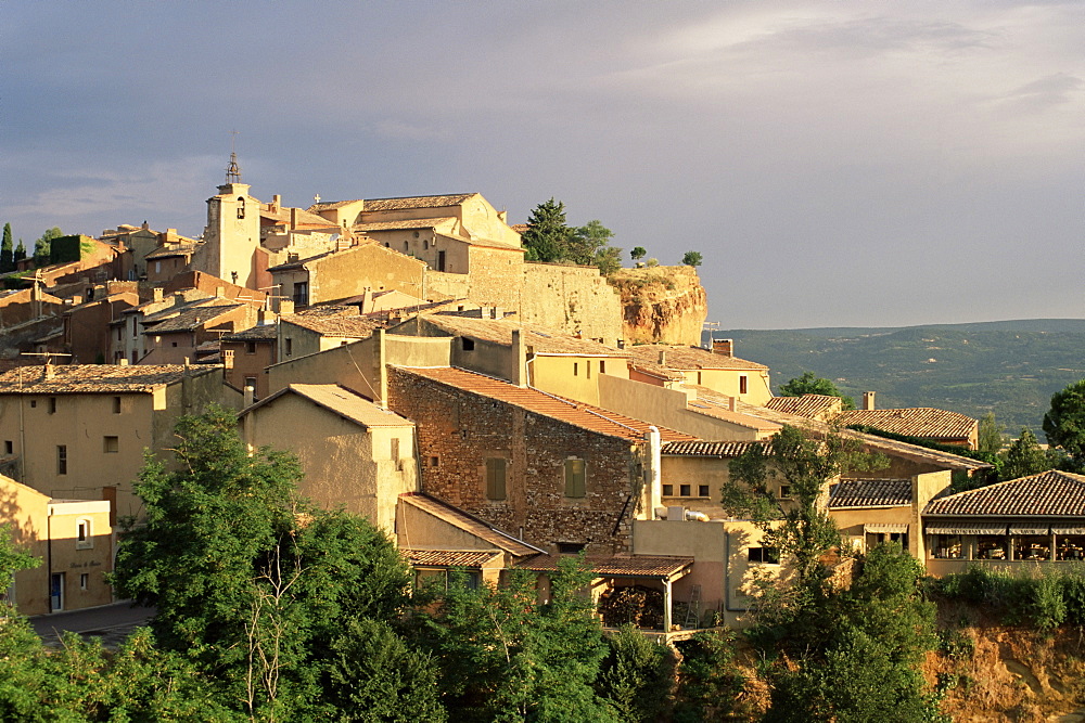 The village of Roussillon at sunrise, Vaucluse, Provence, France, Europe