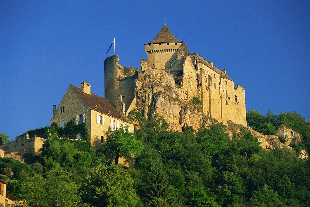 Castle perched on hill above the Dordogne River at Castelnaud in the Dordogne, Aquitaine, France, Europe