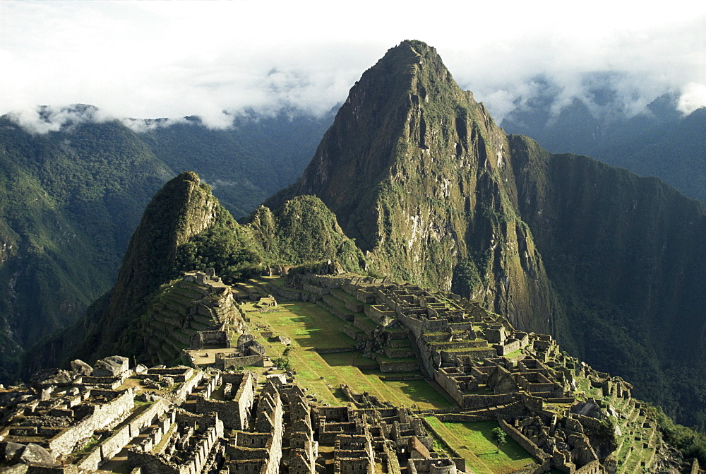 Lost city of the Incas at dawn, Machu Picchu, UNESCO World Heritage Site, Peru, South America